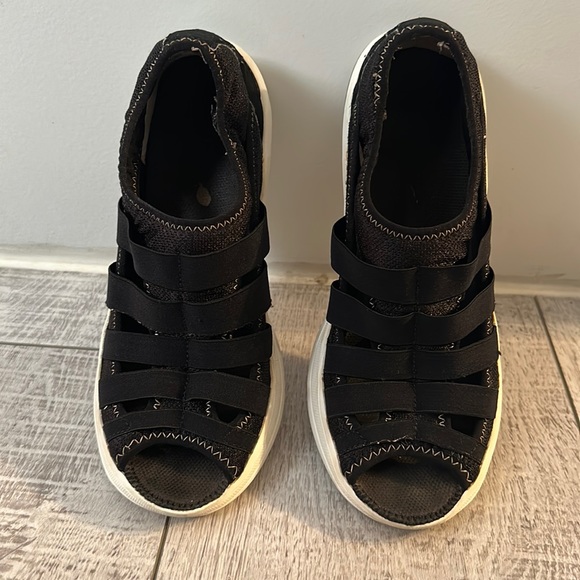 BZees | Black Freedom Stretch Walking Shoe - Picture 2 of 6